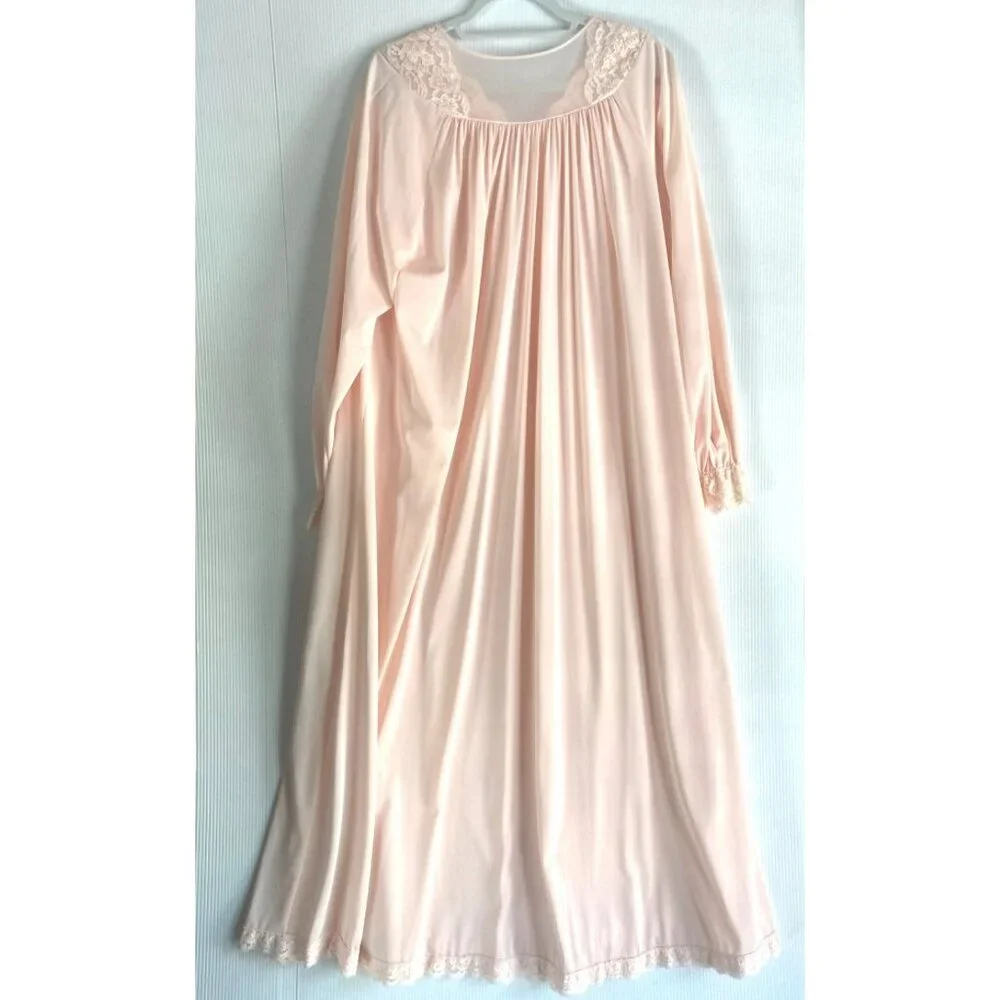 size M pink Shadowline nylon‎ vintage gown/robe set lace trim button front